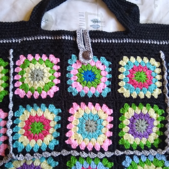 Granny square vintage style crochet handbag - Picture 2 of 3